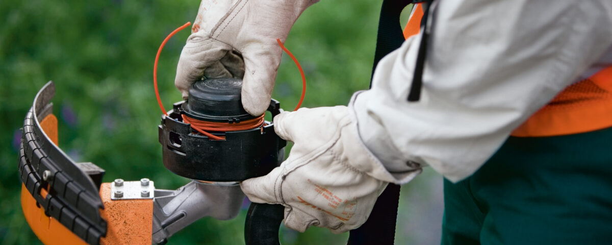 detuinmachine.nl - Hoe moet ik het maaidraad in een bosmaaier vervangen?